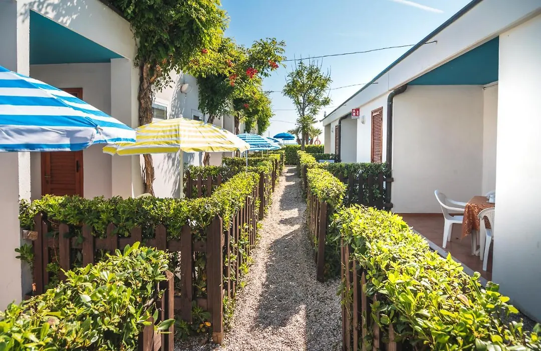 Villaggio Turistico Le Mimose-1